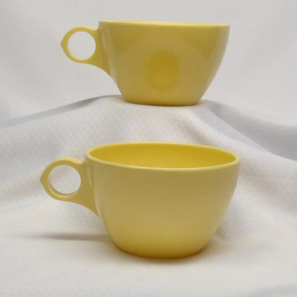 Windsor Melmac Yellow Coffee Cups Mugs 404-6 404-7 Set 2 Mid Century Retro Diner